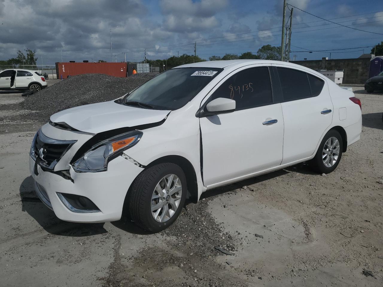 Obraz 1 z 2018 NISSAN VERSA S 2018 z VIN 3N1CN7APXJL884944