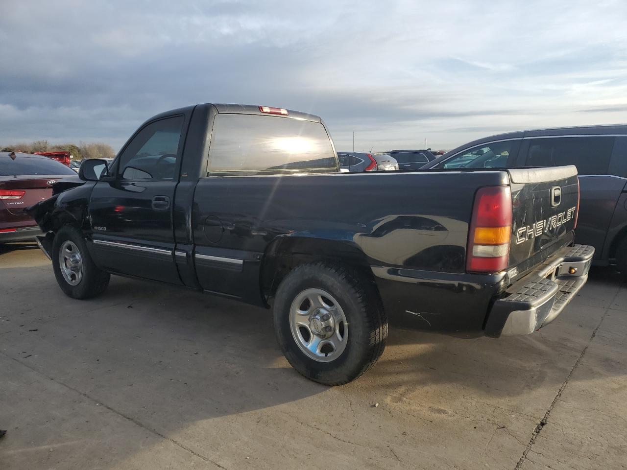 Image 2 of 2002 CHEVROLET SILVERADO C1500 2002 with VIN 1GCEC14W02Z284844