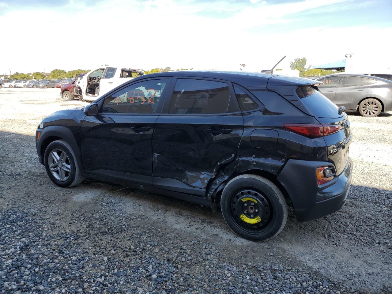 Obraz 2 z 2021 HYUNDAI KONA SE 2021 z VIN KM8K12AA5MU641003