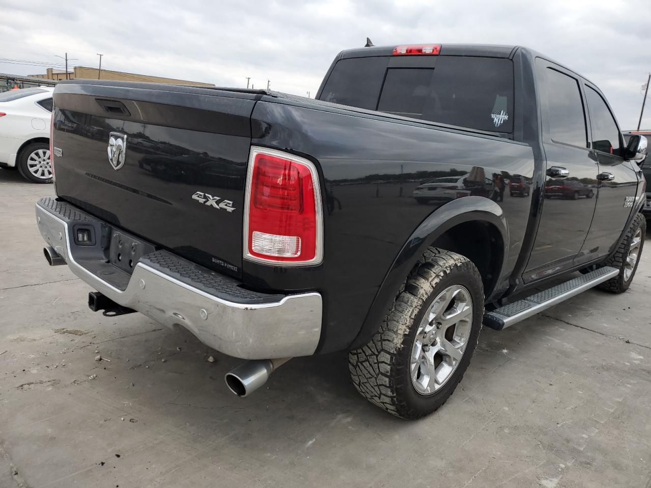 Obraz 3 z 2017 RAM 1500 LARAMIE 2017 z VIN 1C6RR7NT5HS823992