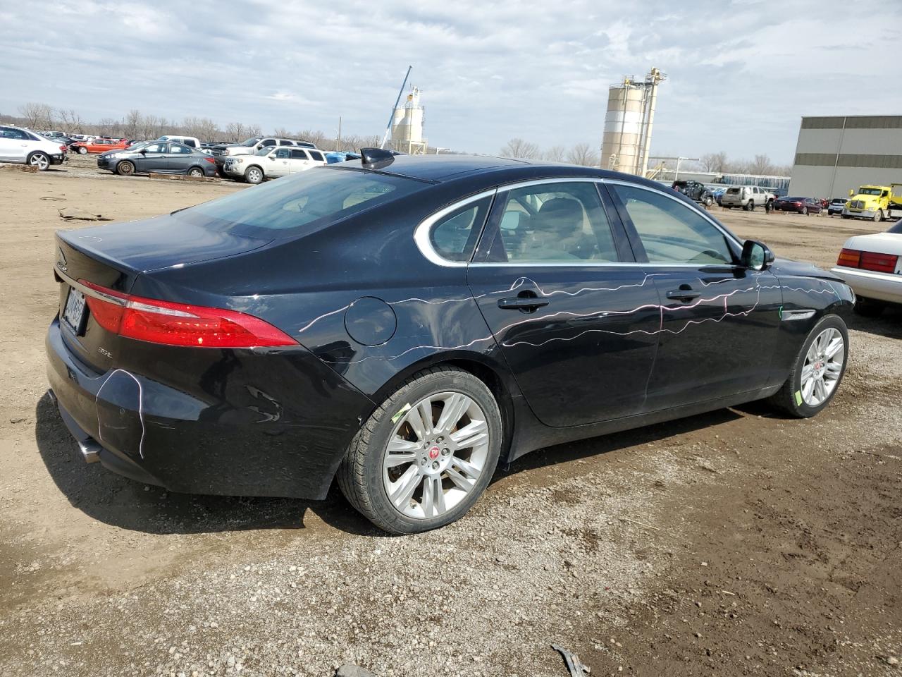 Obraz 3 z Jaguar Xf Premium 2016 z VIN SAJBD4BV9GCY19712