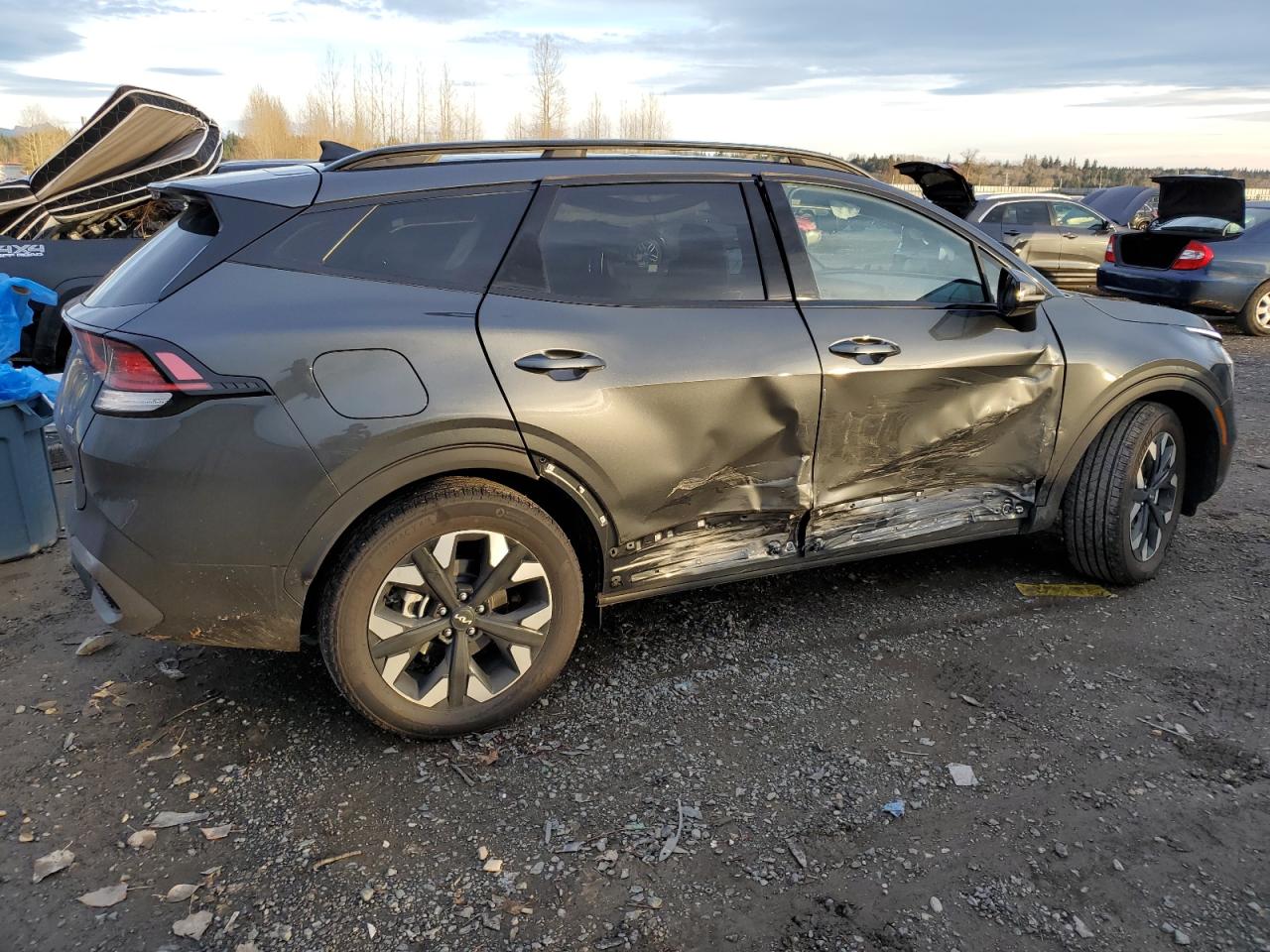 Obraz 3 z 2023 KIA SPORTAGE X LINE 2023 z VIN KNDPYDAH4P7101689