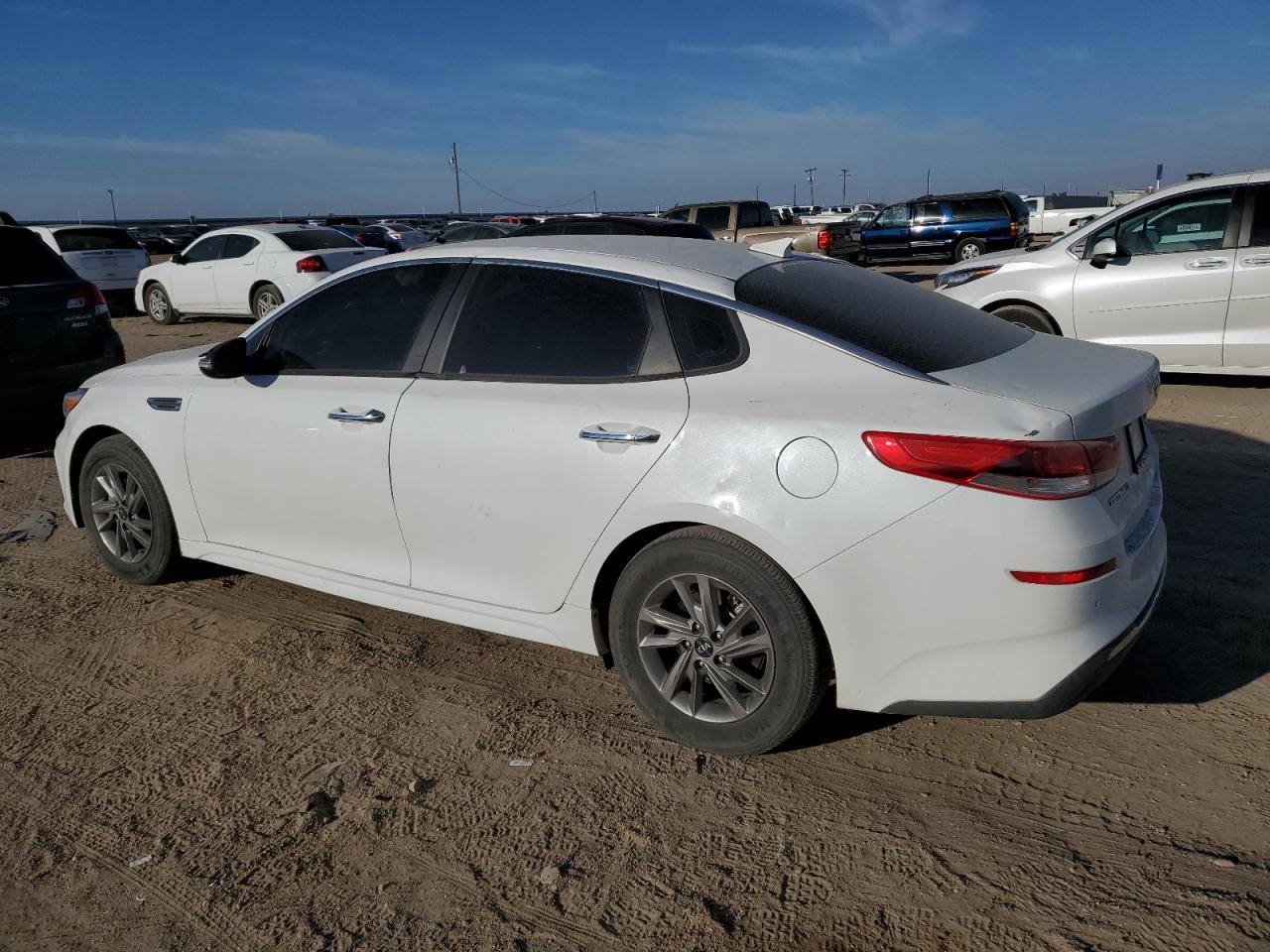 Изображение 2 2020 KIA OPTIMA LX 2020 с VIN 5XXGT4L30LG389292
