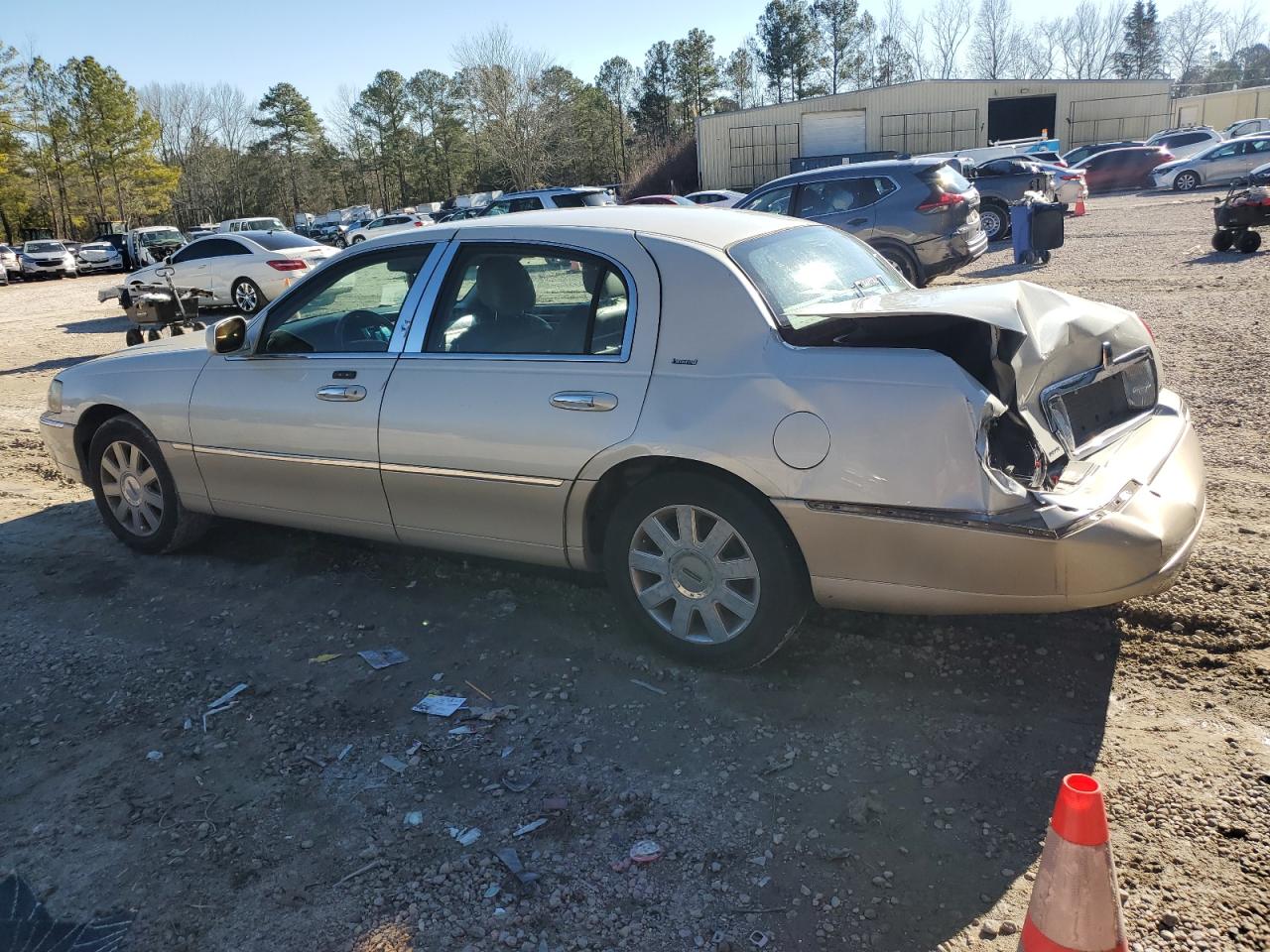 Obraz 2 z 2005 LINCOLN TOWN CAR SIGNATURE LIMITED 2005 z VIN 1LNHM82W75Y649578
