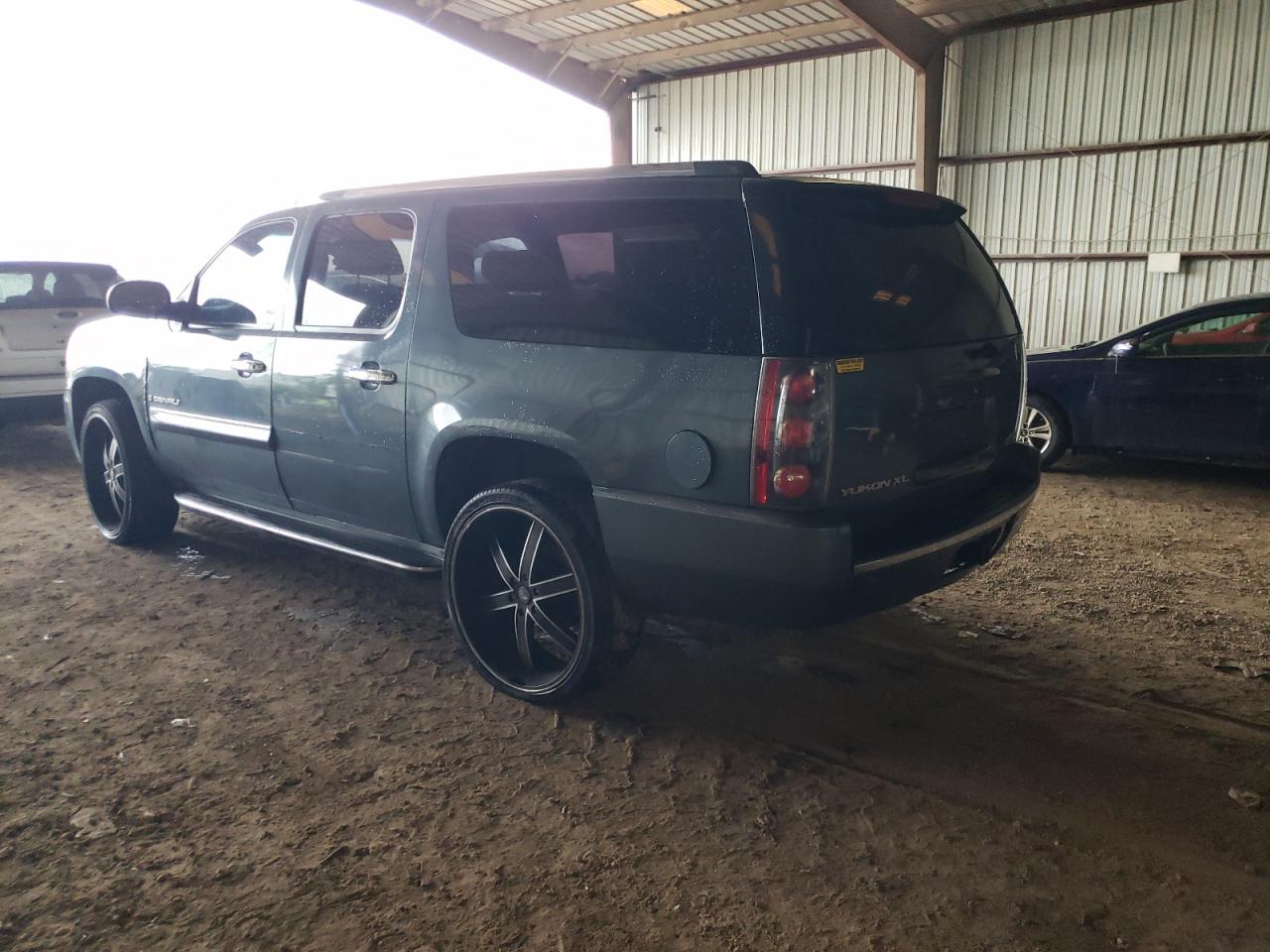 Image 3 of 2007 GMC YUKON XL DENALI 2007 with VIN 1GKFK66827J256914