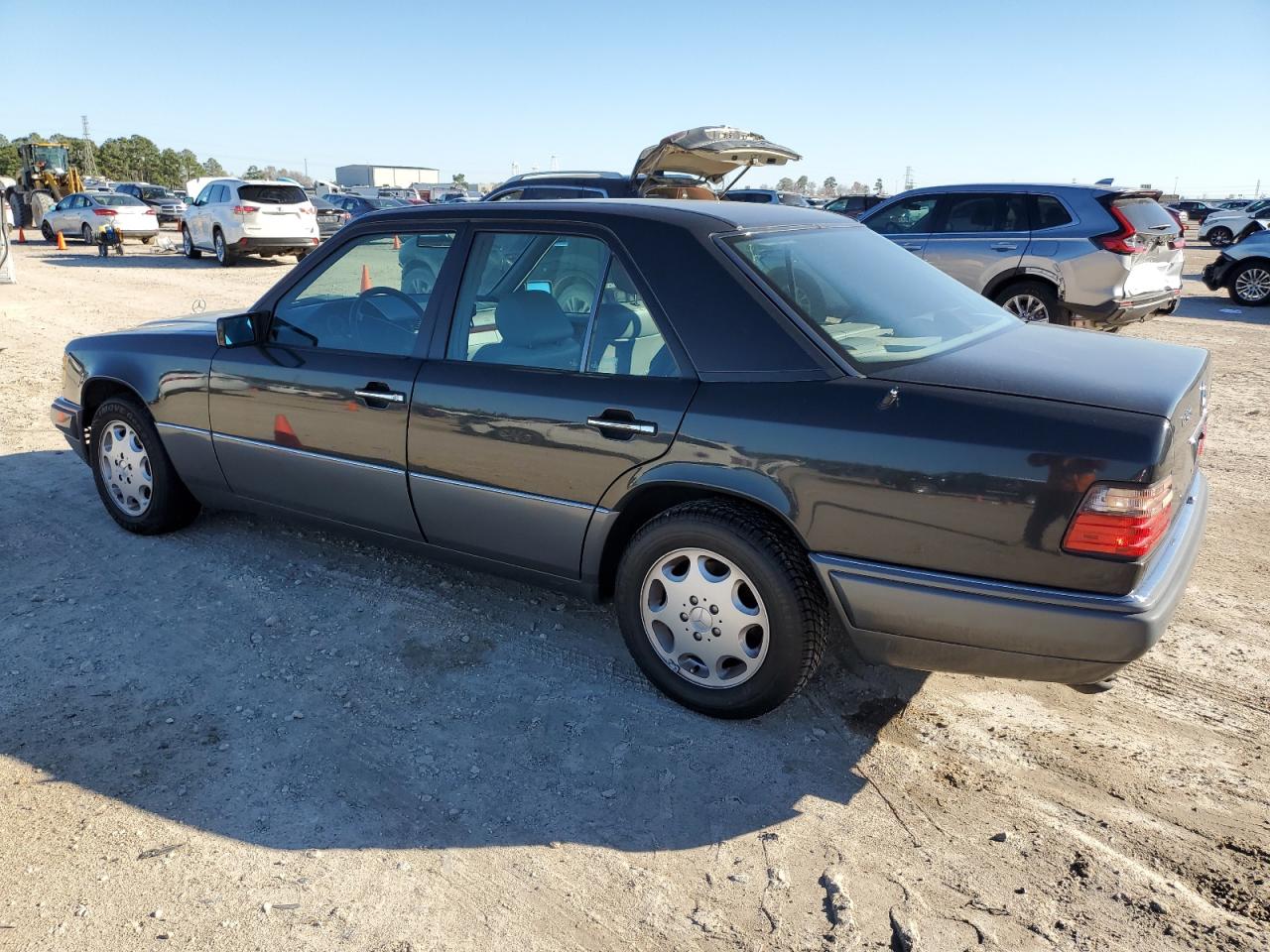 Obraz 2 z 1994 MERCEDES-BENZ E 320 1994 z VIN WDBEA32E5RC139001