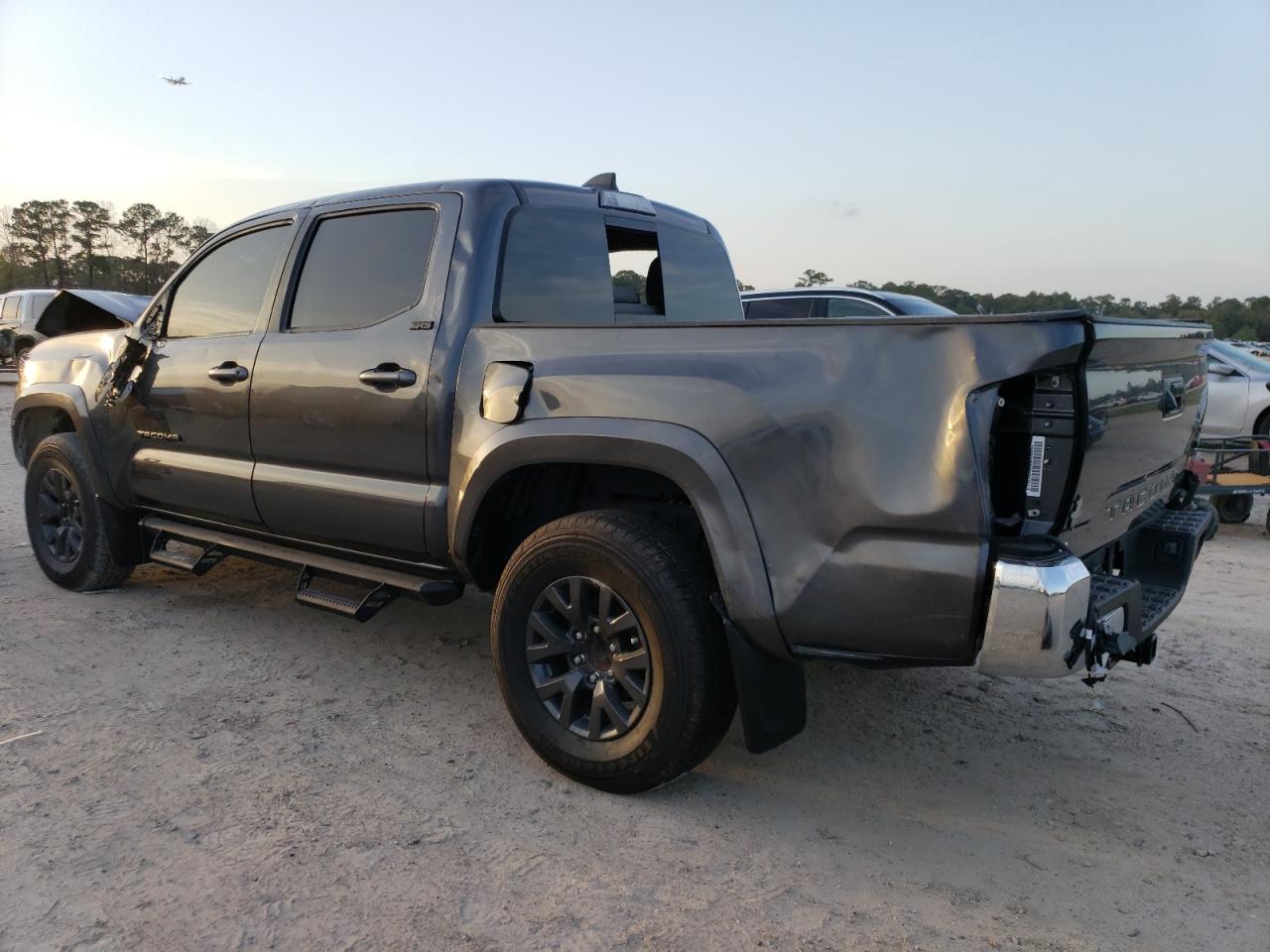 Изображение 2 Toyota Tacoma Double Cab 2022 с VIN 3TMAZ5CN6NM179065