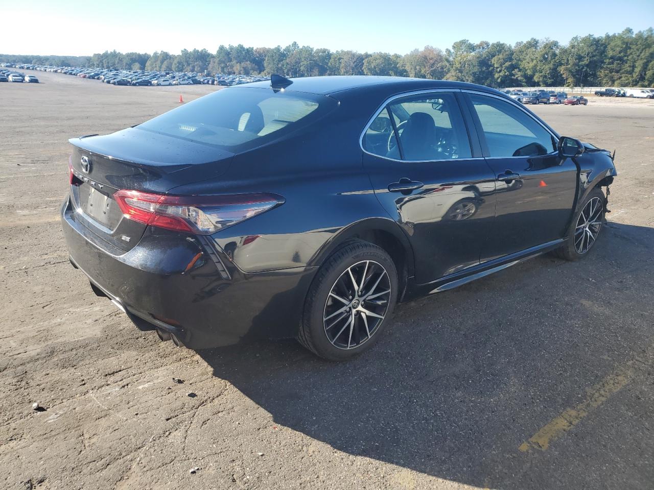 Obraz 3 z 2022 TOYOTA CAMRY SE 2022 z VIN 4T1G11AK2NU010252