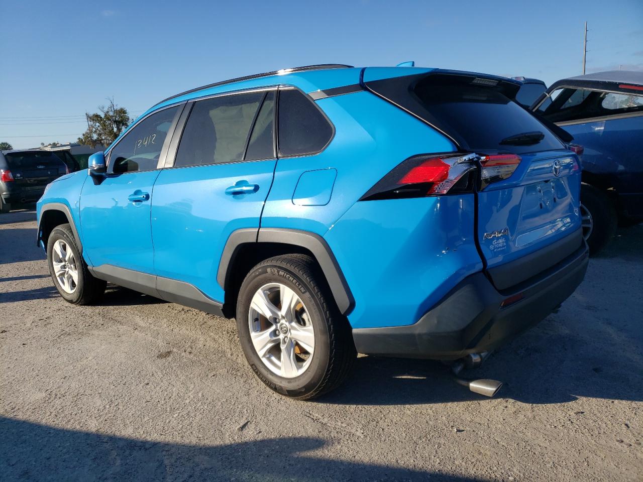 Obraz 2 z 2021 TOYOTA RAV4 XLE 2021 z VIN 2T3W1RFVXMW145837