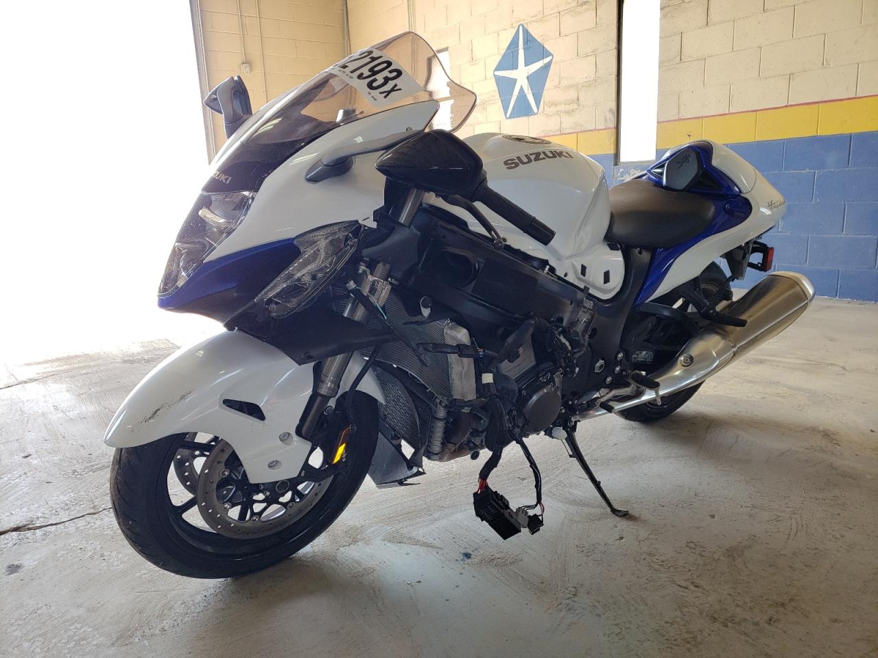 Image 2 of 2023 SUZUKI GSX1300 RR 2023 with VIN JS1EJ11B8P7100500
