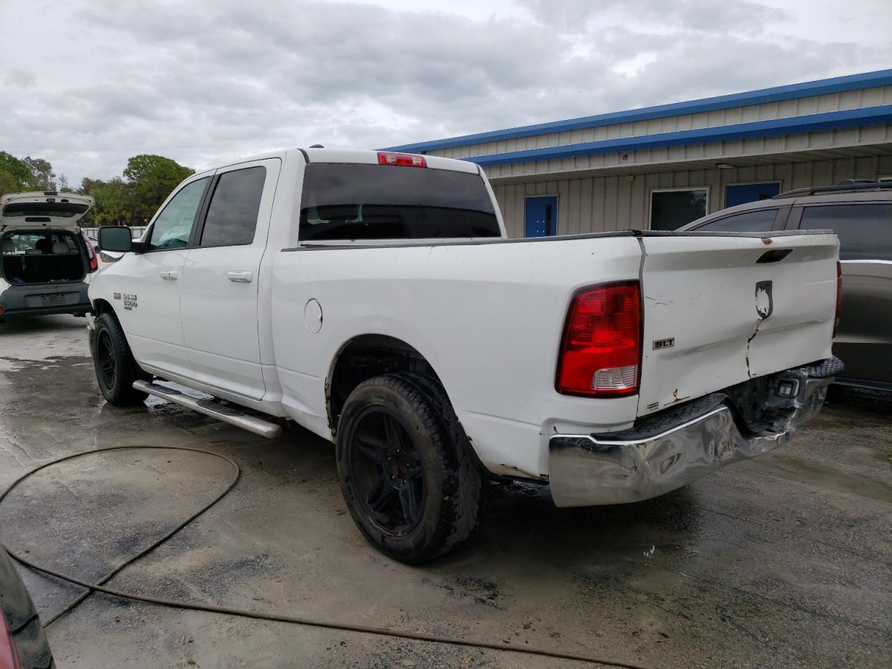 Obraz 2 z 2019 RAM 1500 CLASSIC SLT 2019 z VIN 1C6RR6TTXKS561505
