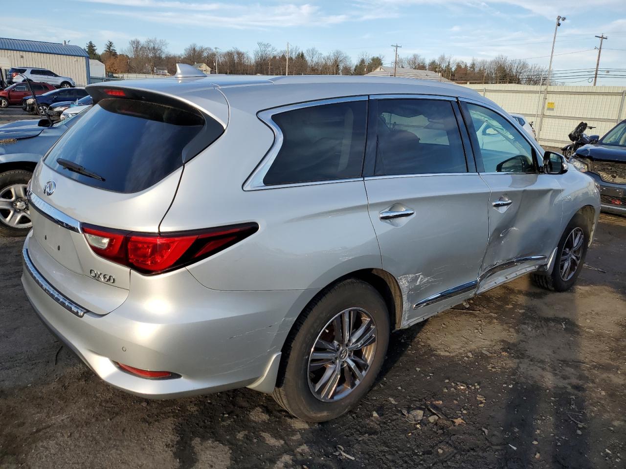 Image 3 of 2017 INFINITI QX60  2017 with VIN 5N1DL0MM4HC518365