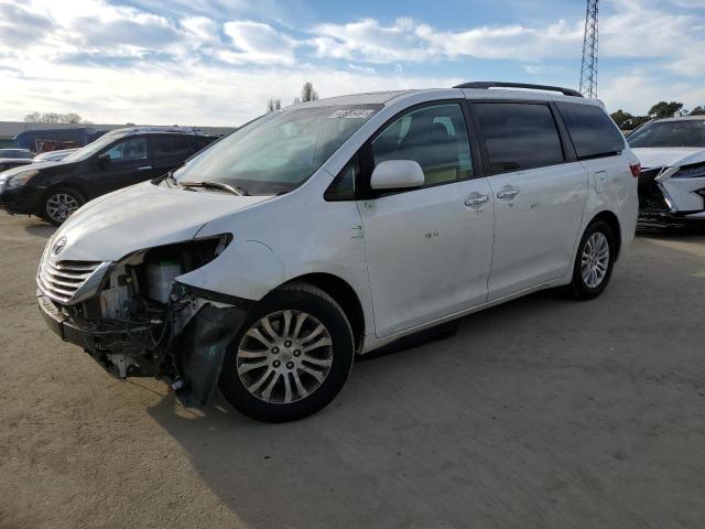 Image 1 of 2015 TOYOTA SIENNA XLE 2015 with VIN 5TDYK3DCXFS667232