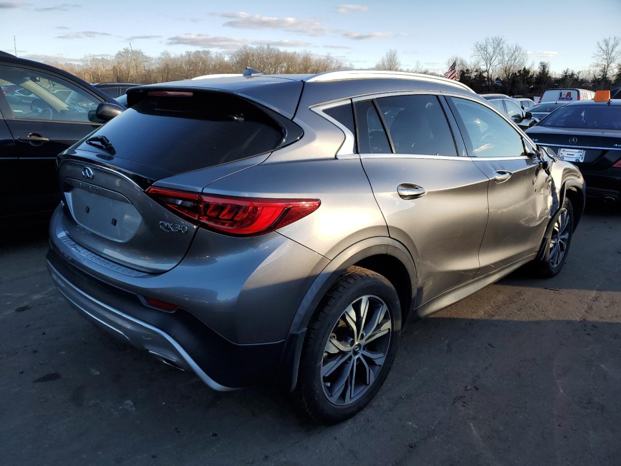 Obraz 3 z 2017 INFINITI QX30 BASE 2017 z VIN SJKCH5CR8HA023882