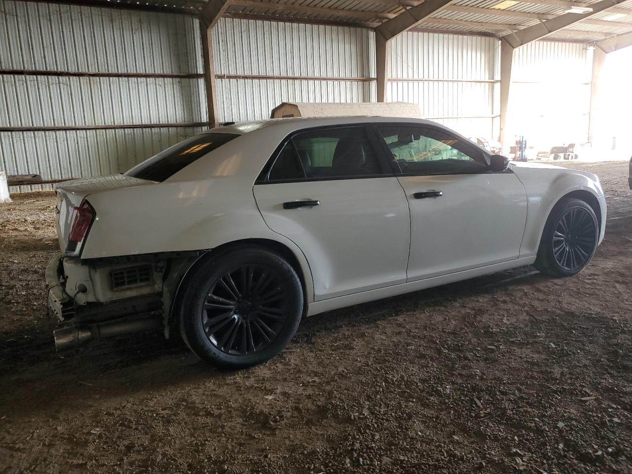 Image 3 of Chrysler 300C 2011 with VIN 2C3CA6CT5BH536657