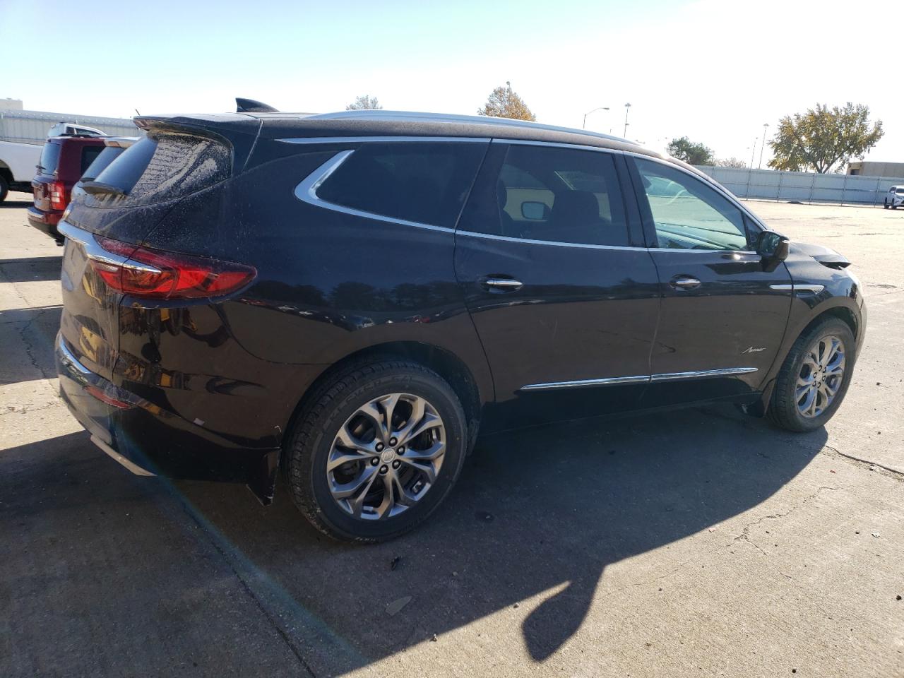 Obraz 3 z 2021 BUICK ENCLAVE AVENIR 2021 z VIN 5GAEVCKW2MJ188080