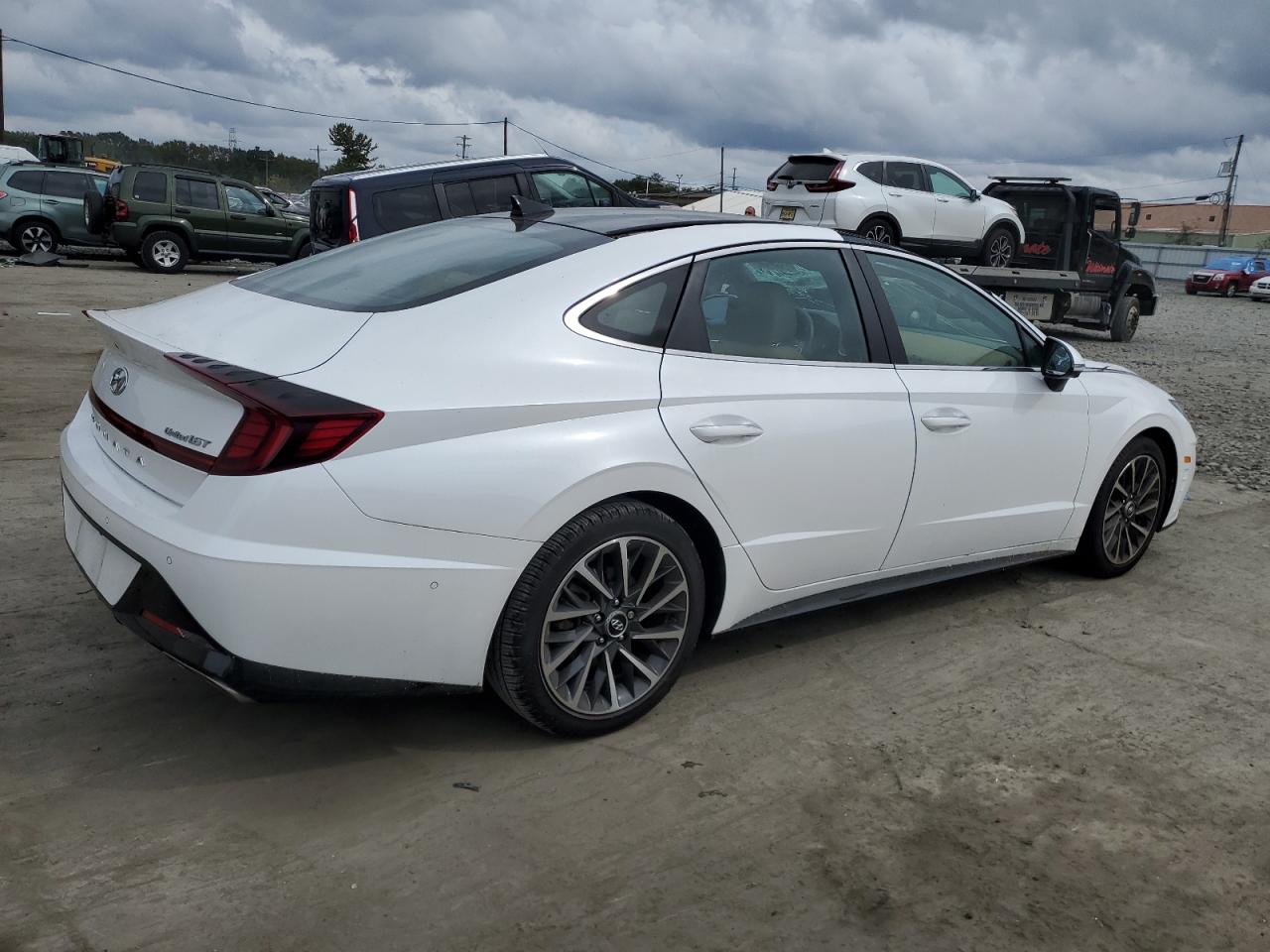 Image 3 of Hyundai Sonata Limited 2022 with VIN KMHL34J26NA168685