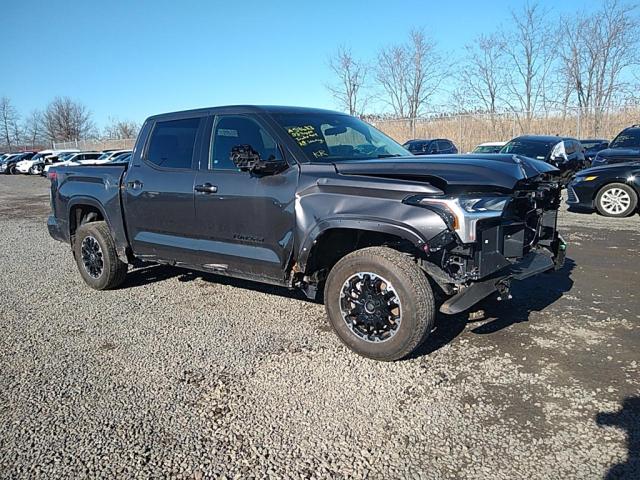 Изображение 2 2022 TOYOTA TUNDRA CREWMAX SR 2022 с VIN 5TFLA5DB0NX052293