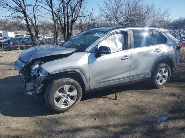 Image 1 of 2019 TOYOTA RAV4 XLE 2019 with VIN 2T3W1RFV2KW015435
