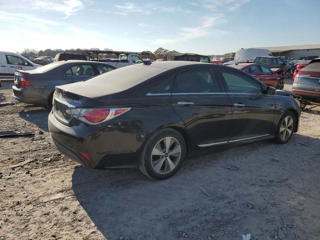 Image 3 of 2012 HYUNDAI SONATA HYBRID 2012 with VIN KMHEC4A49CA060651