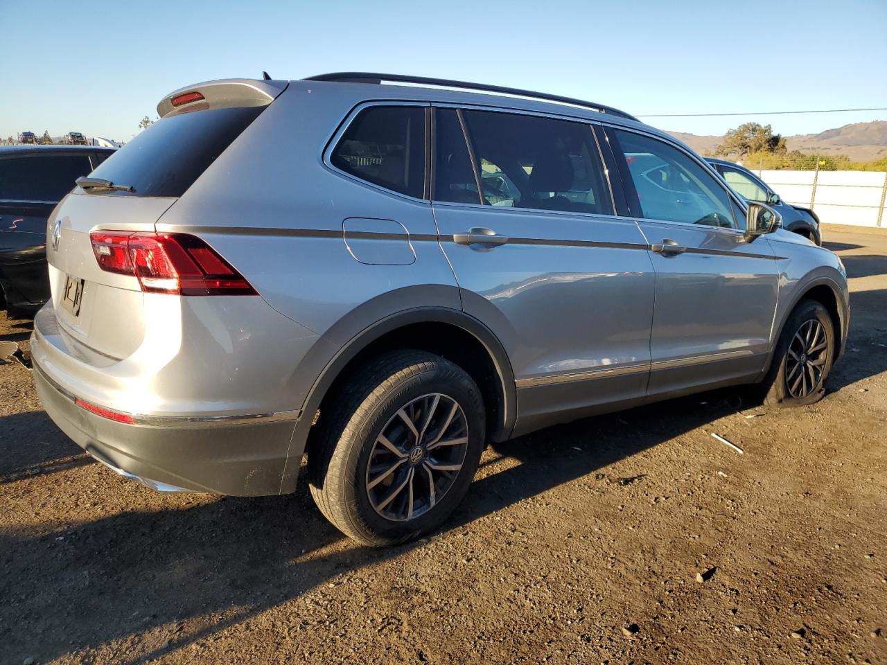 Image 3 of 2020 VOLKSWAGEN TIGUAN SE 2020 with VIN 3VV3B7AX0LM101120