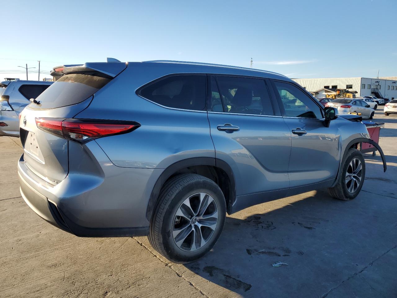 Изображение 3 2020 TOYOTA HIGHLANDER XLE 2020 с VIN 5TDGZRAH7LS023841