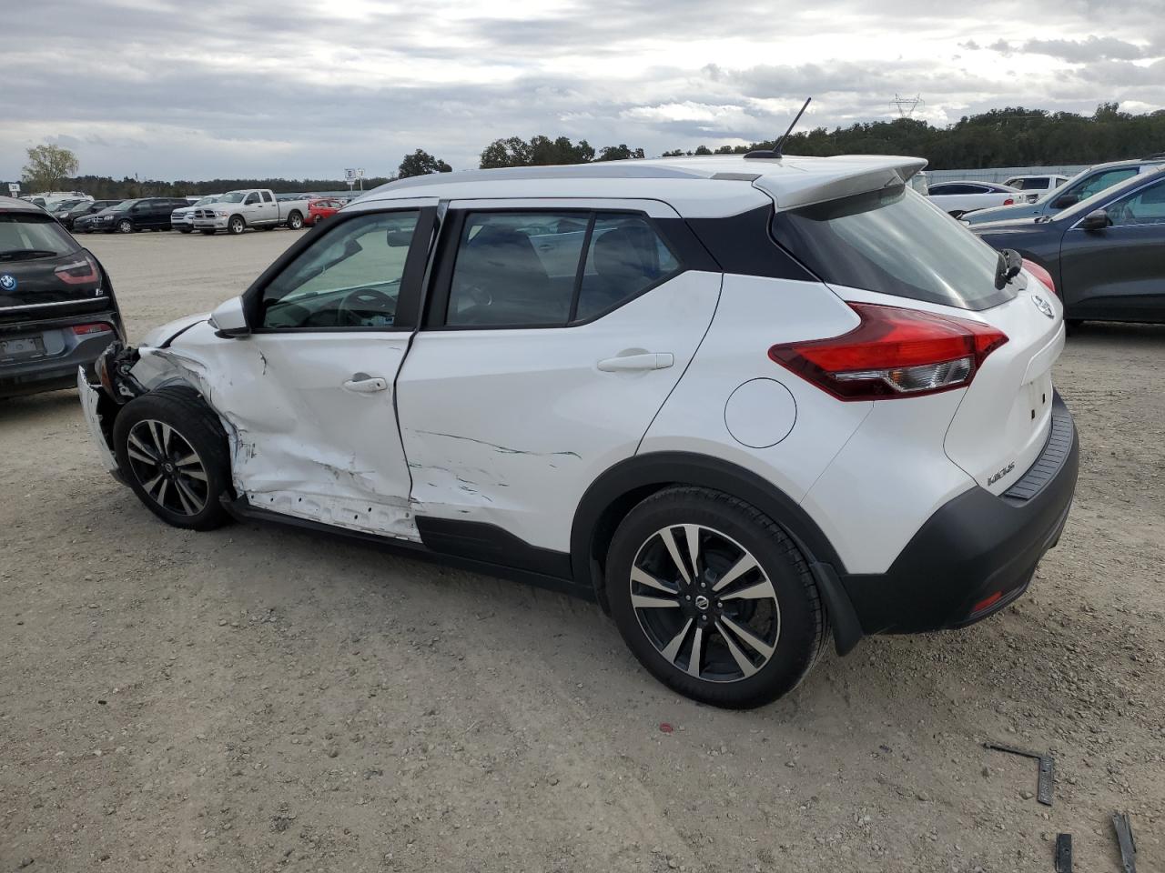 Image 2 of 2019 NISSAN KICKS S 2019 with VIN 3N1CP5CU4KL494859