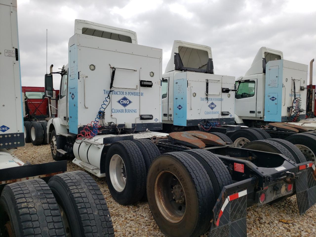 Image 2 of 2014 VOLVO VN VNM 2014 with VIN 4V5MC9VE8EN164995