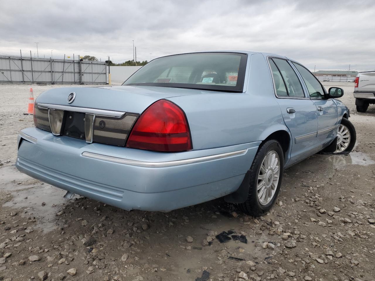 Image 3 of Mercury Grand Marquis Ls 2010 with VIN 2MEBM7FV8AX628995