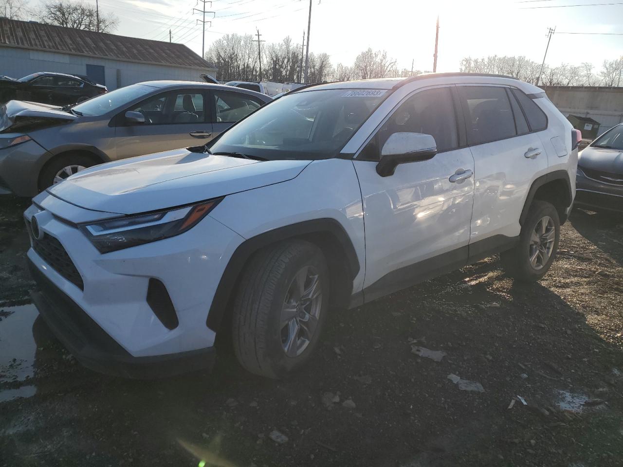 Изображение 1 2022 TOYOTA RAV4 XLE 2022 с VIN 2T3W1RFV8NC191881