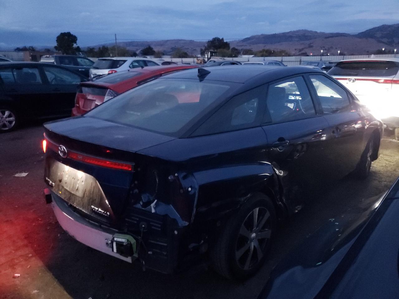 Изображение 3 2018 TOYOTA MIRAI  2018 с VIN JTDBVRBD8JA004386
