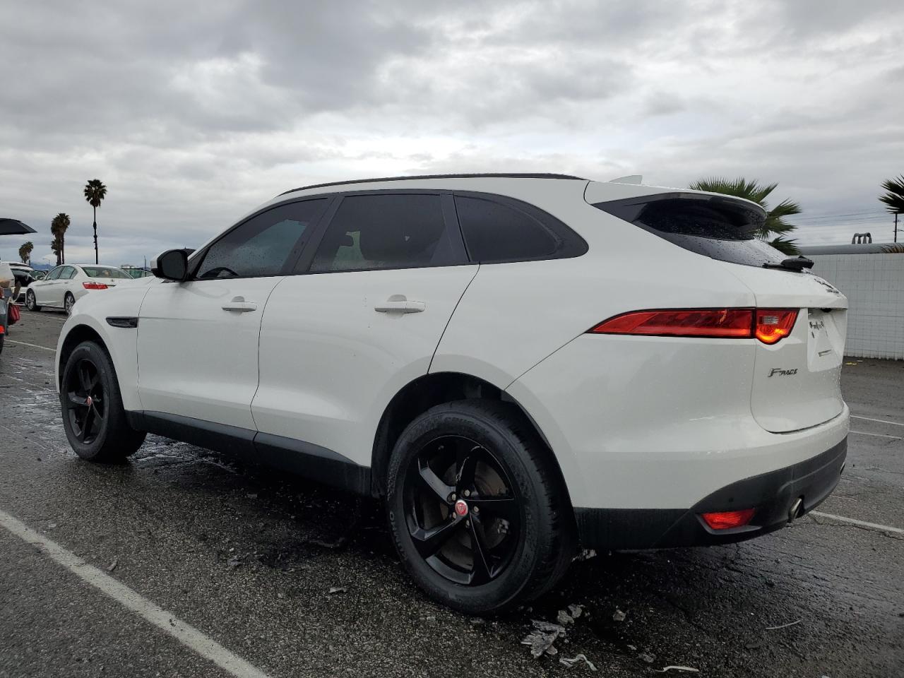 Obraz 2 z 2017 JAGUAR F-PACE PREMIUM 2017 z VIN SADCJ2BV7HA070460