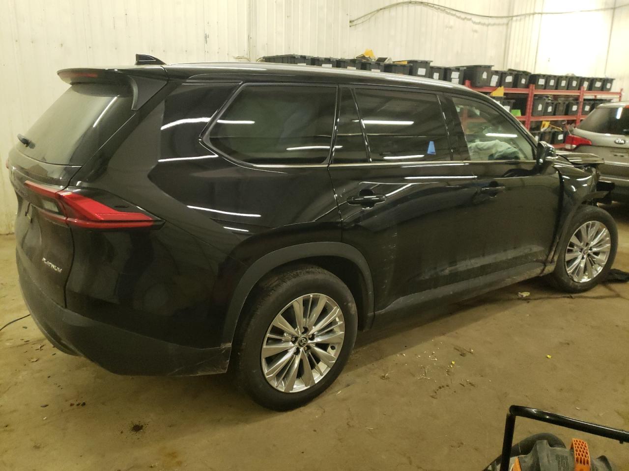 Image 3 of 2024 TOYOTA GRAND HIGHLANDER XLE 2024 with VIN 5TDAAAB59RS018426