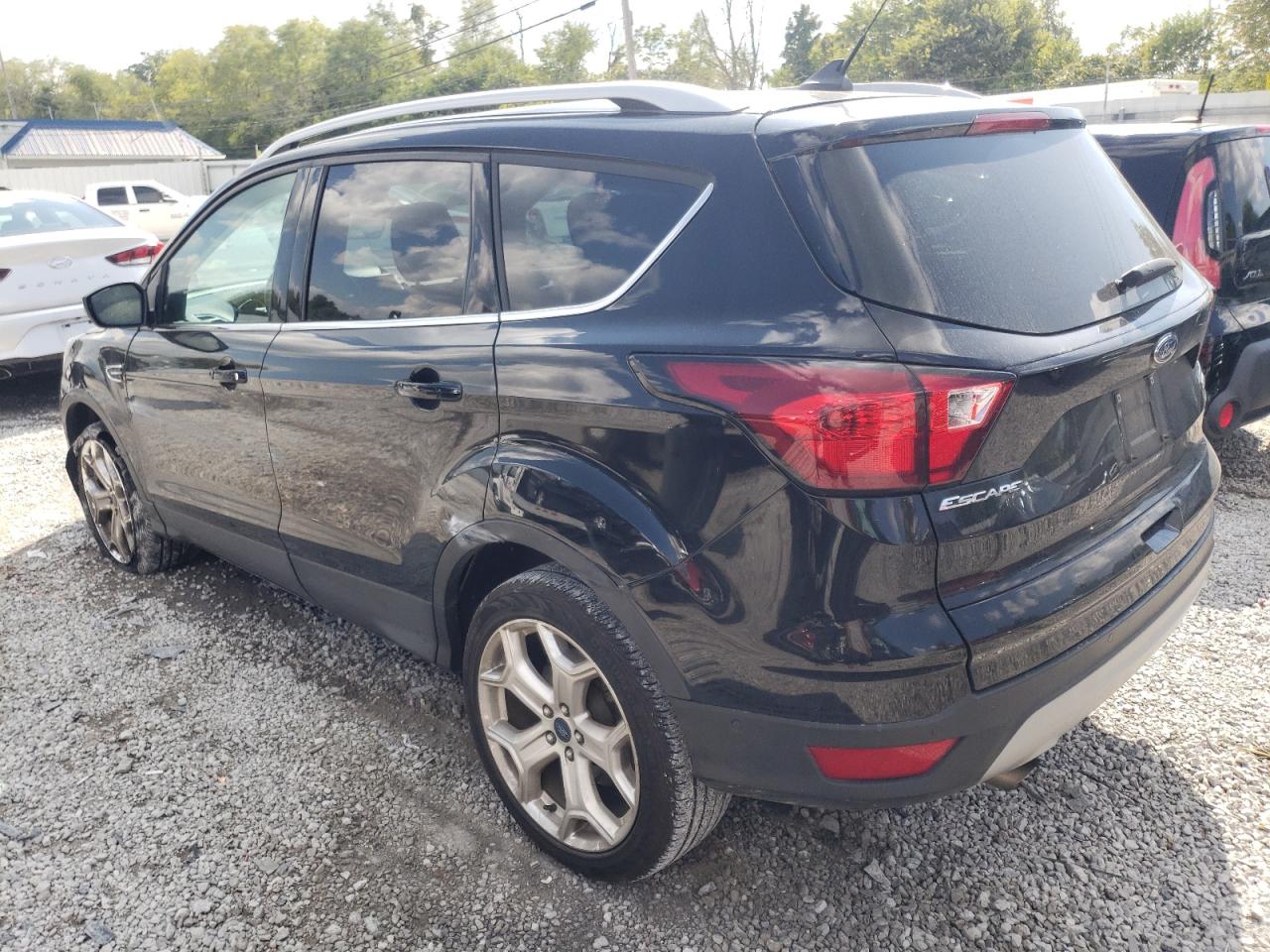 Изображение 2 2019 FORD ESCAPE TITANIUM 2019 с VIN 1FMCU0J90KUB99296