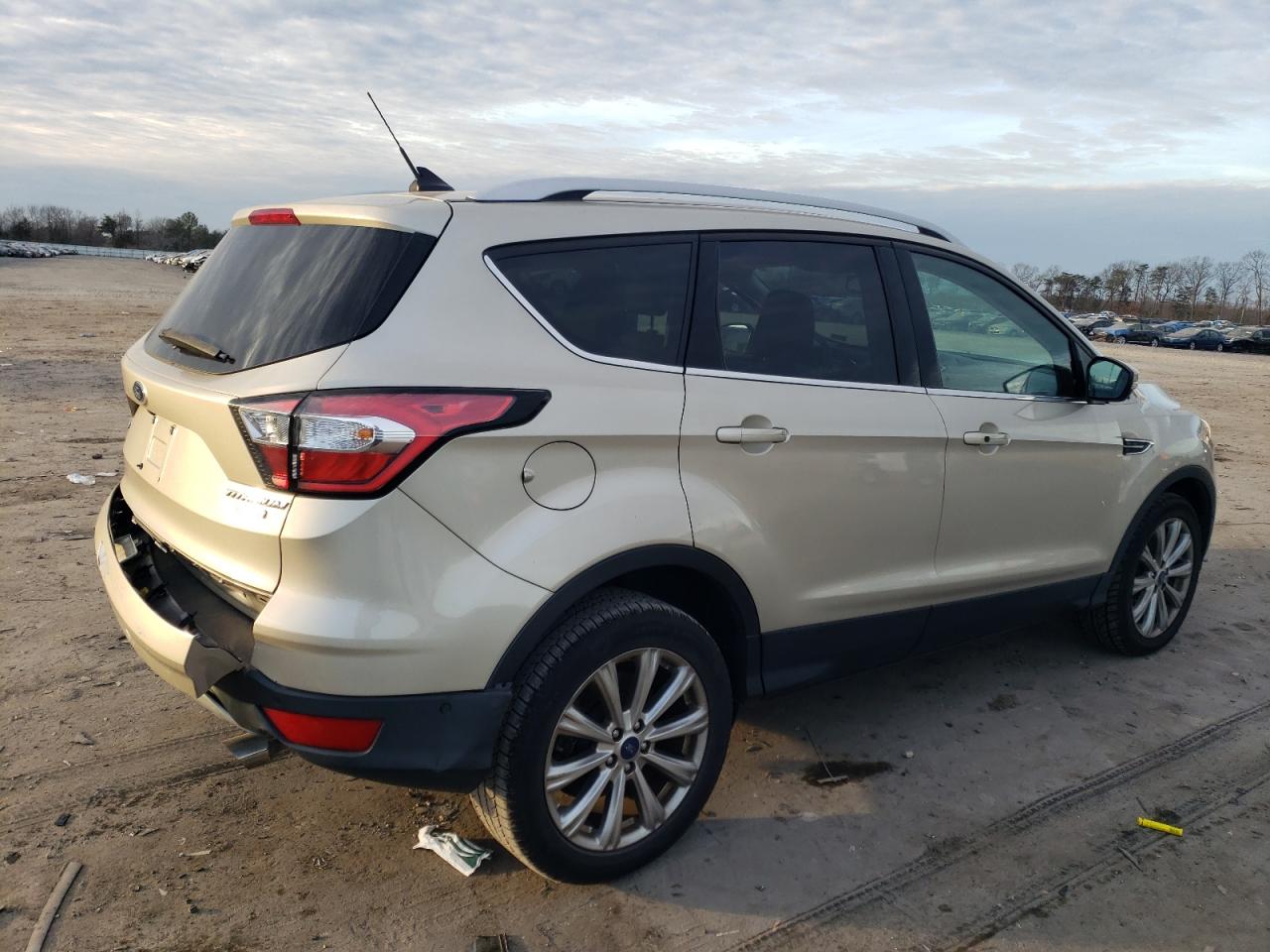 Obraz 3 z 2018 FORD ESCAPE TITANIUM 2018 z VIN 1FMCU0J95JUB60007
