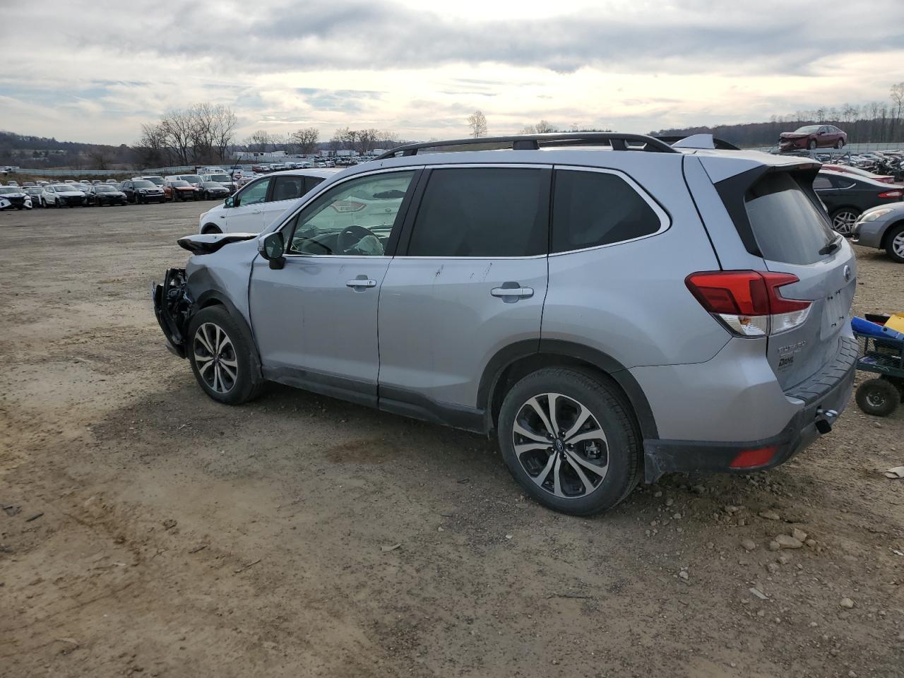 Image 2 of 2022 SUBARU FORESTER LIMITED 2022 with VIN JF2SKAPC0NH488028