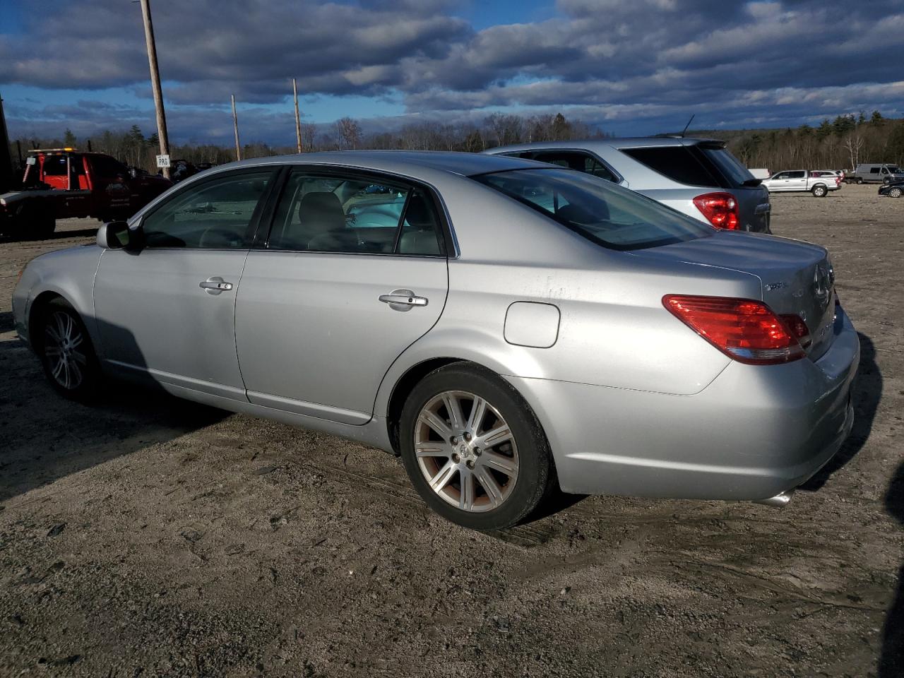Image 2 of 2007 TOYOTA AVALON XL 2007 with VIN 4T1BK36B47U189442