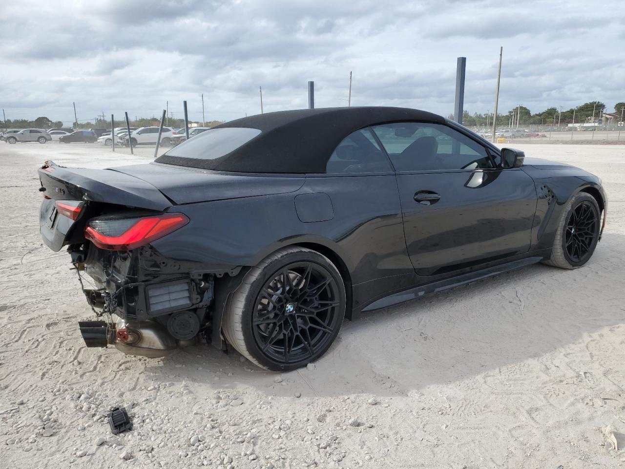 Obraz 3 z 2024 BMW M4 COMPETITION 2024 z VIN WBS33BA06RCN43825