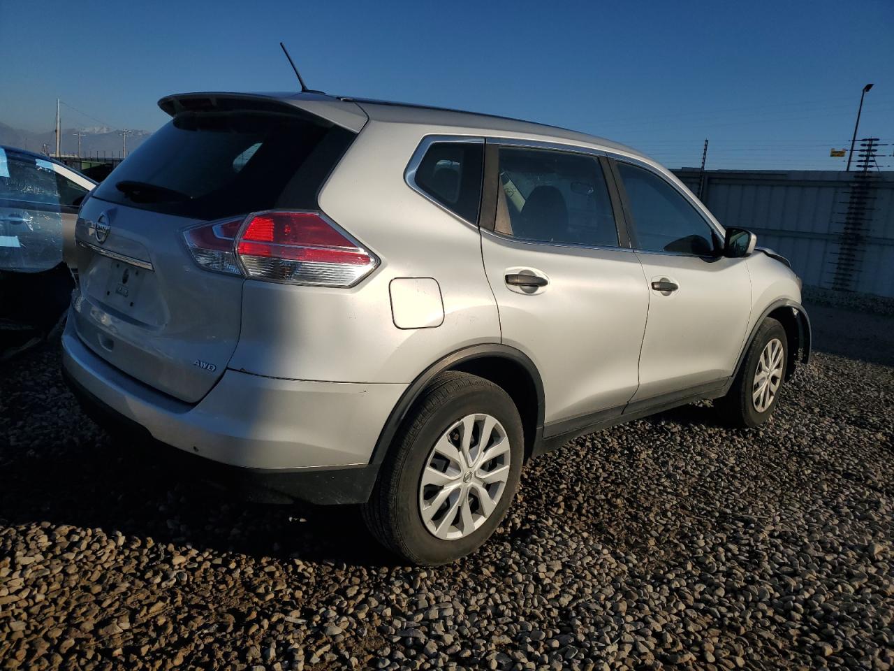 Image 3 of 2016 NISSAN ROGUE S 2016 with VIN KNMAT2MVXGP700493