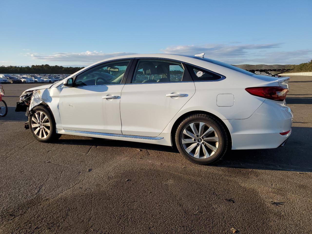 Image 2 of 2017 HYUNDAI SONATA SPORT 2017 with VIN 5NPE34AF5HH539106
