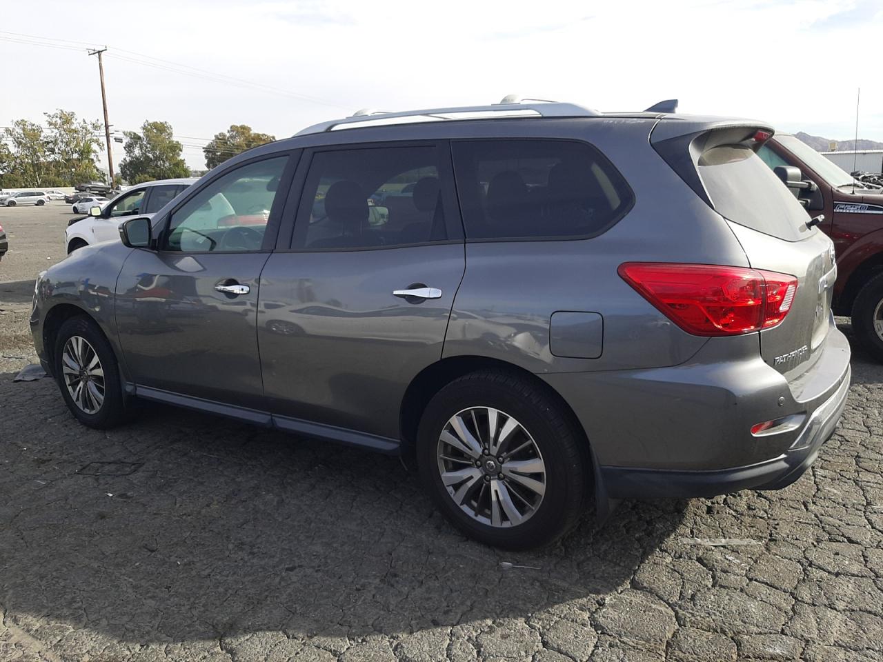 Image 2 of 2019 NISSAN PATHFINDER S 2019 with VIN 5N1DR2MN7KC636033