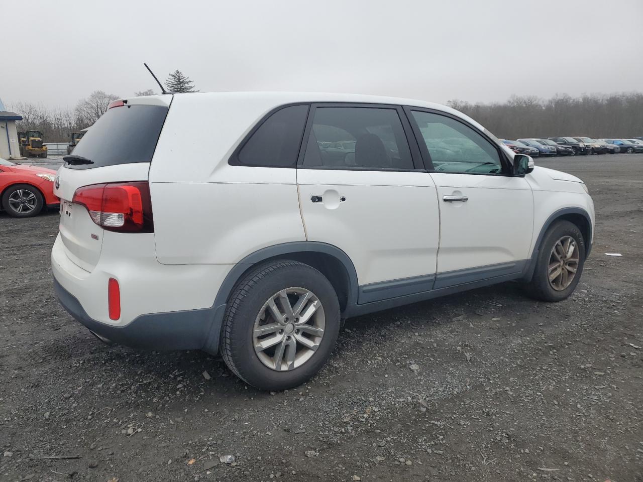 Изображение 3 2015 KIA SORENTO LX 2015 с VIN 5XYKT3A6XFG561295