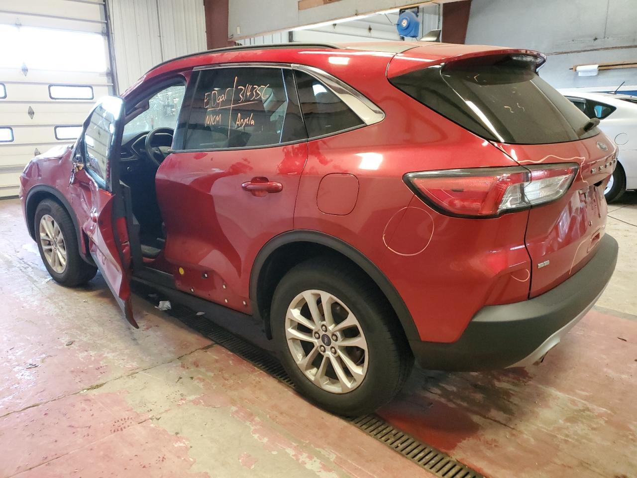 Image 2 of 2020 FORD ESCAPE SE 2020 with VIN 1FMCU9G66LUB93537