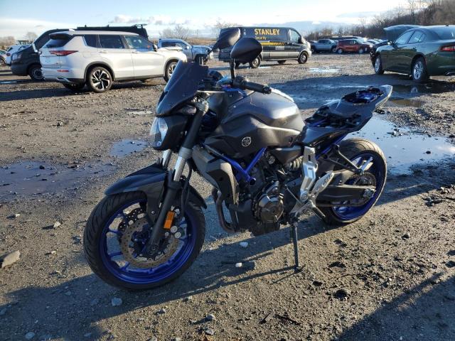 Obraz 2 z 2015 YAMAHA FZ07  2015 z VIN JYARM06E7FA000347