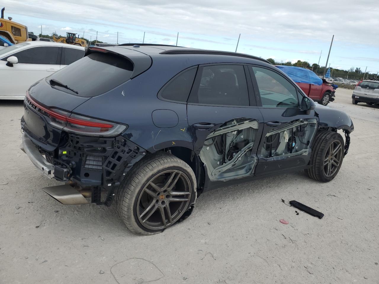 Image 3 of 2019 PORSCHE MACAN  2019 with VIN WP1AA2A59KLB05675