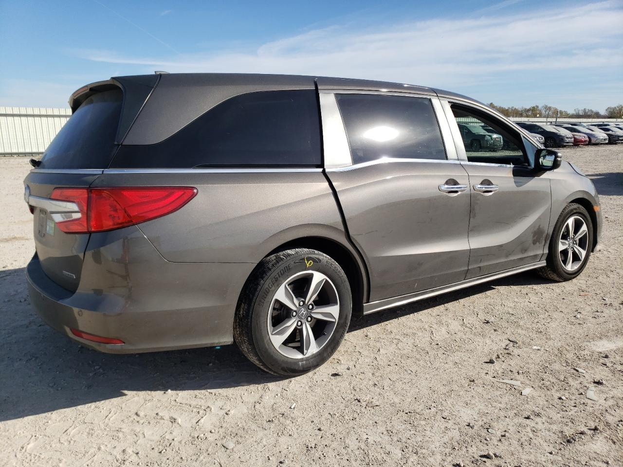 Obraz 3 z 2018 HONDA ODYSSEY TOURING 2018 z VIN 5FNRL6H86JB076112