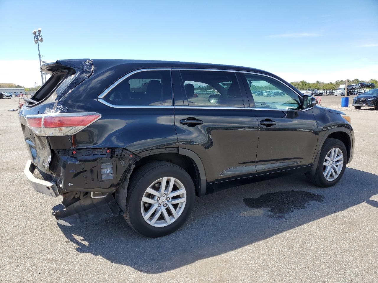 Obraz 3 z 2015 TOYOTA HIGHLANDER LE 2015 z VIN 5TDBKRFH7FS160466
