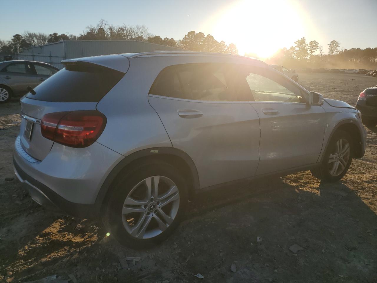 Image 3 of 2019 MERCEDES-BENZ GLA 250 2019 with VIN WDCTG4EB1KU020600