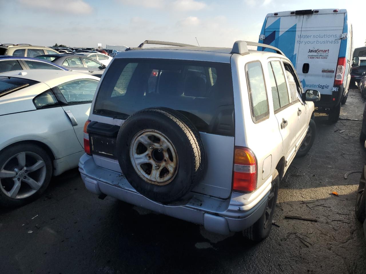 Изображение 3 2000 CHEVROLET TRACKER  2000 с VIN 2CNBJ13C3Y6904666
