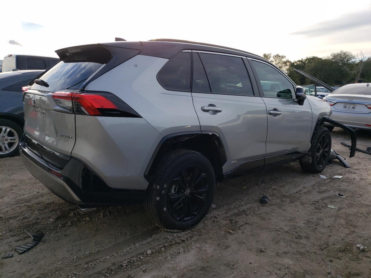 Obraz 3 z 2022 TOYOTA RAV4 XSE 2022 z VIN 2T3E6RFV8NW037828